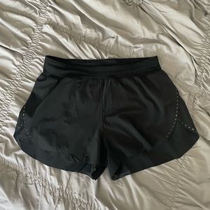 Lululemon find your pace shorts 3”